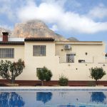 Villa im Landhausstil auf großem Grundstück in Polop Costa Blanca