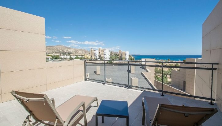 Moderne Reihenhäuser am Meer in El Campello