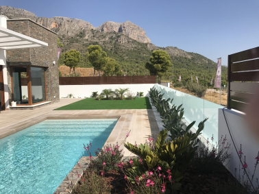 Modernas villas con vistas en Polop