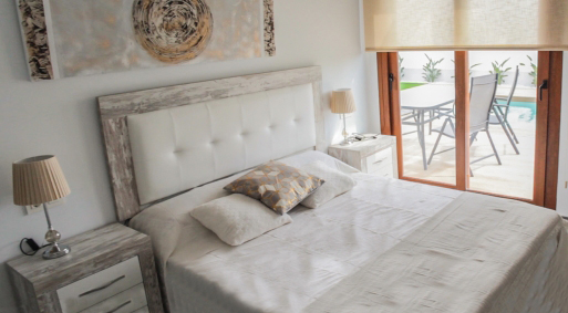 Villas modèrnes avec des vues sur la mer à Polop