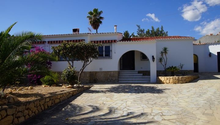 Villa hermosa con piscina en La Nucia