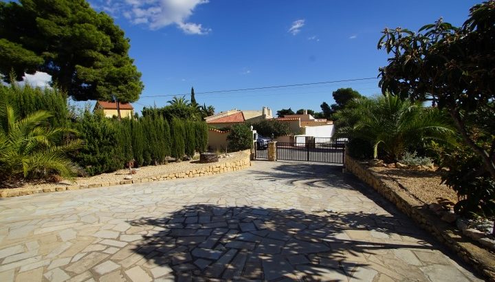 Nice villa in quiet location in La Nucia