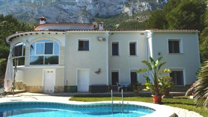 Villa hermosa con grande piscina en Denia