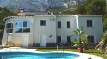 Moderne Villa mit Pool in Denia