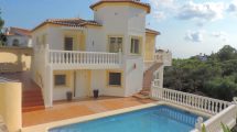 Chalet hermoso con piscina en Denia