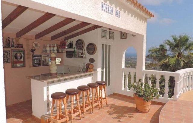 Chalet con apartamento en Denia