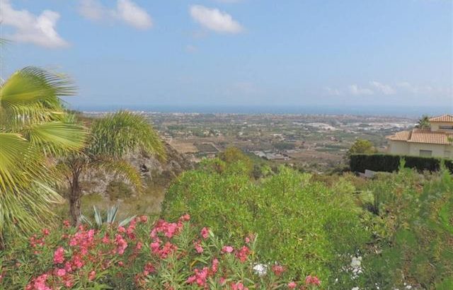 Villa mit Gästeappartment in Denia