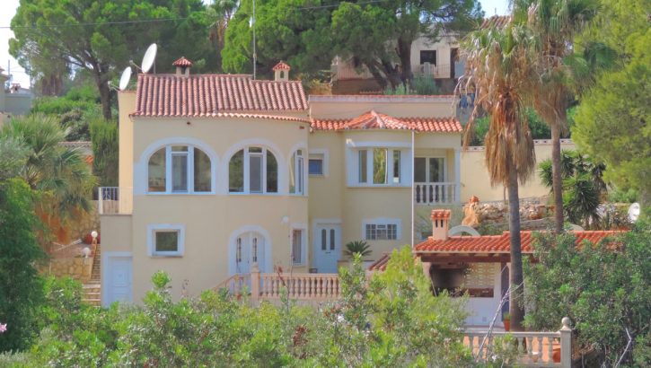 Chalet grande con piscina en Denia Costa Blanca