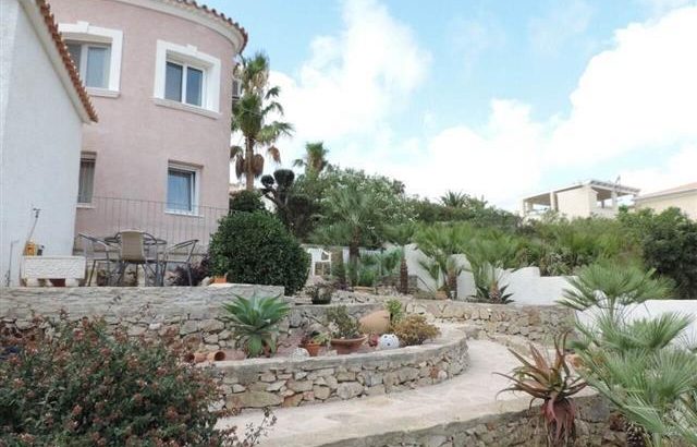 Chalet con apartamento en Denia