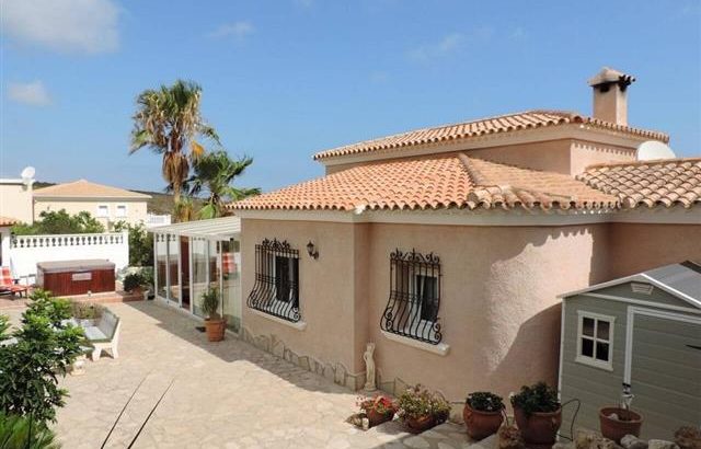 Villa mit Gästeappartment in Denia