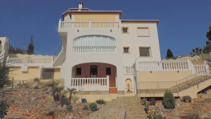 Beautiful villa with pool in Denia