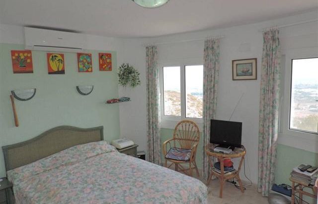 Chalet con apartamento en Denia