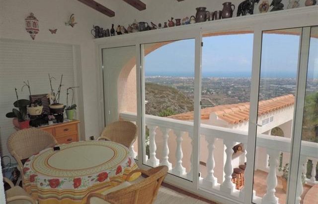 Chalet con apartamento en Denia