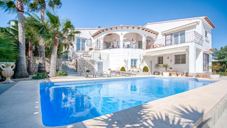 Charming villa with sea views in Benitachell