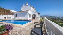 Stylish villa with sea views in Moraira