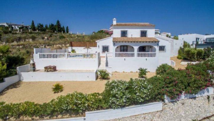 Stylish villa with sea views in Moraira