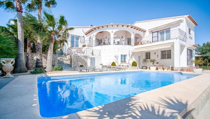 Charming villa with sea views in Benitachell