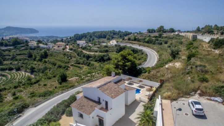 Stylish villa with sea views in Moraira