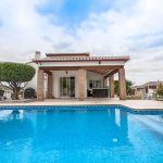 Beautiful villa with large pool in Benitachell