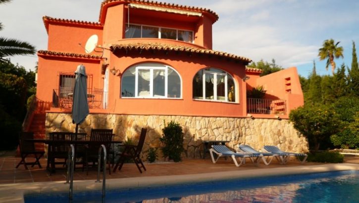 Villa orientada al sur en Moraira Costa Blanca