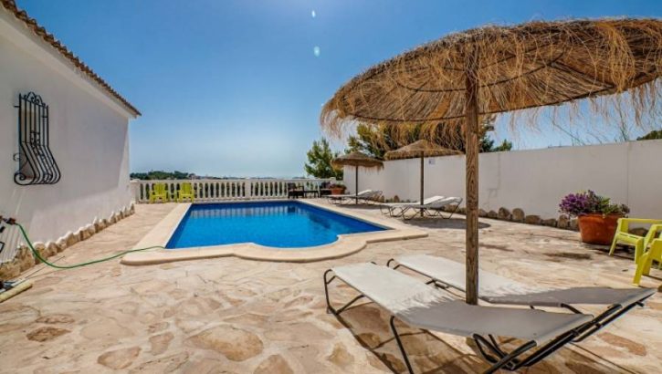 Stylish villa with sea views in Moraira