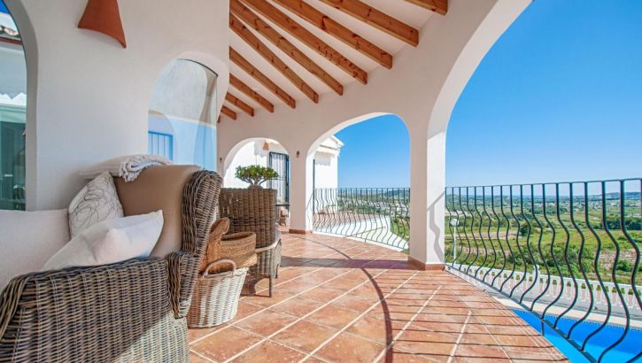 Charming villa with sea views in Benitachell