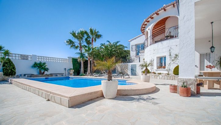 Charming villa with sea views in Benitachell