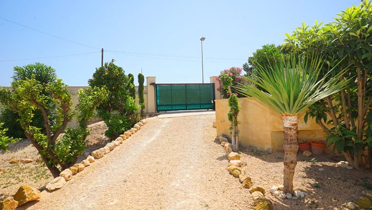 Ground floor villa with pool in Alfas del Pi Costa Blanca