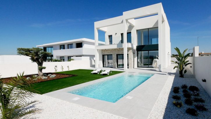 Moderne grote nieuwe villa’s in La Marina