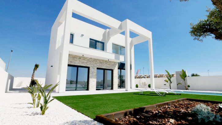 Moderne grote nieuwe villa’s in La Marina