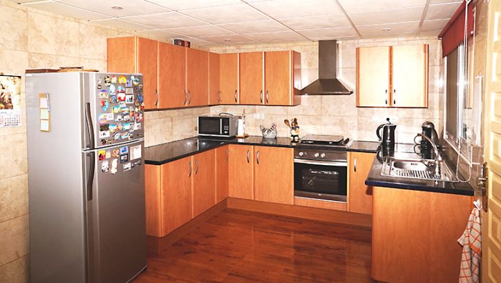 Begane grond villa met zwembad in Alfas del Pi Costa Blanca