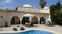 Villa de style marocain avec 4 chambres à coucher à Javea Costa Blanca